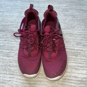 Nike burgundy sneakers